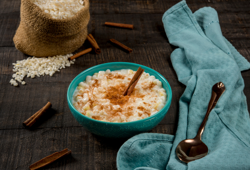 Canjica cremosa com leite de coco e especiarias