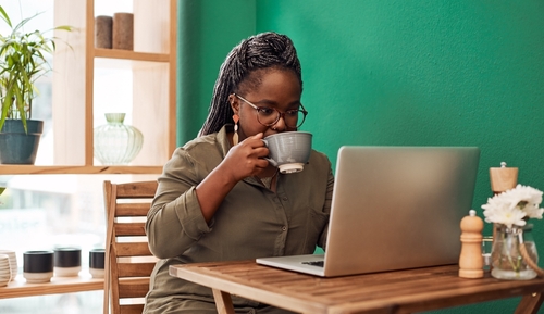 Comunicação omnichannel como integrar atendimento online e físico