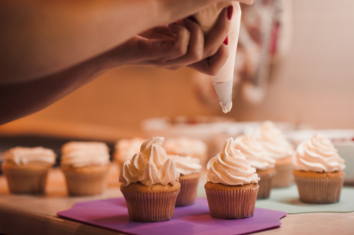 Empreendendo na confeitaria dicas para mulheres que querem começar