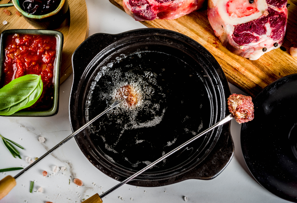 escolha molhos incríveis para acompanhar o fondue de carne
