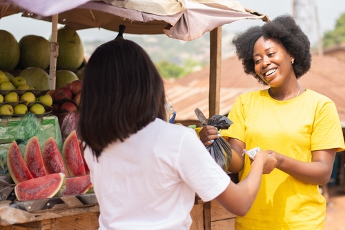 Qual a diferença entre cliente e consumidor 